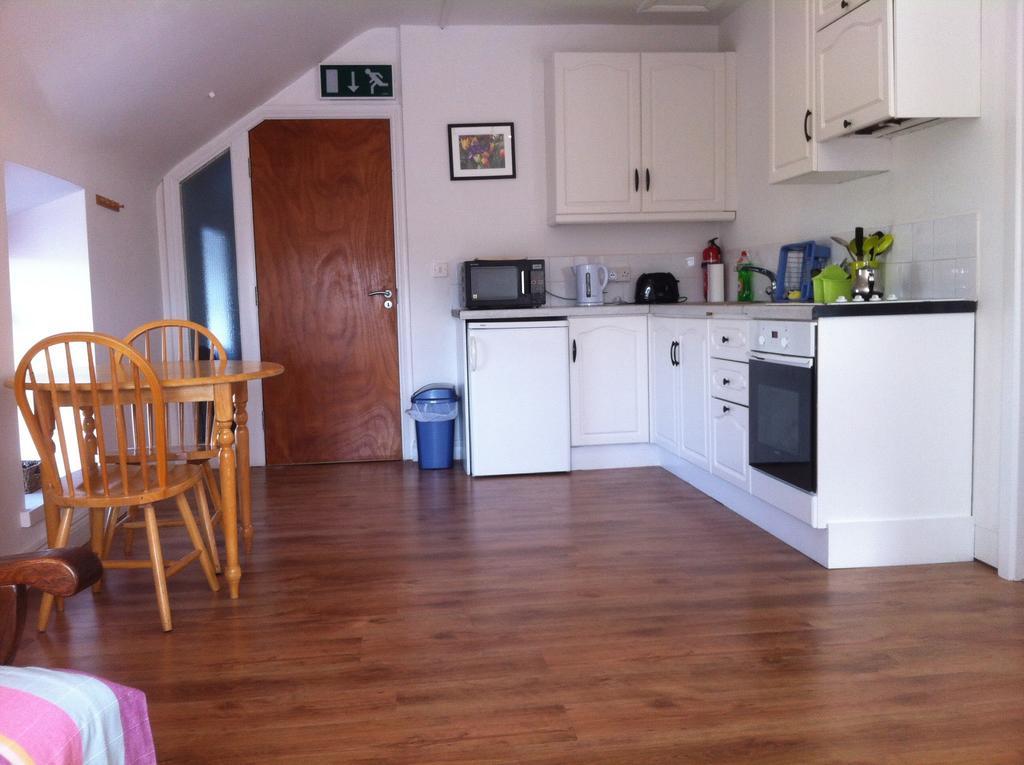 Room 3 Camp Street B&B Утерард Номер фото